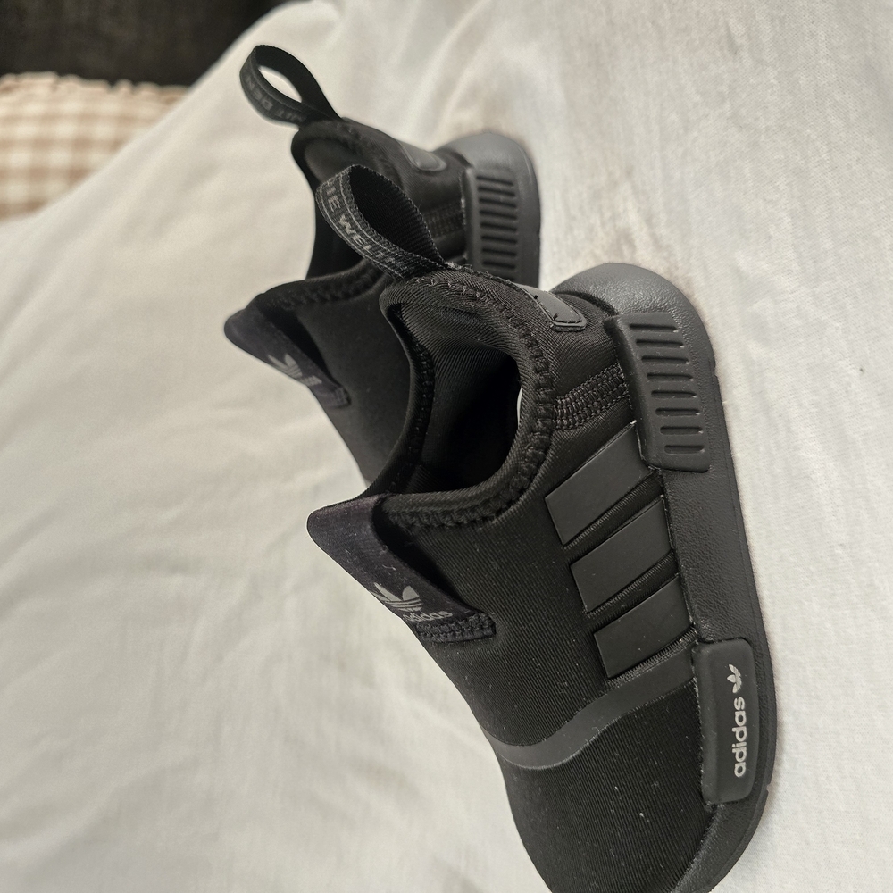 Adidas Black Sneakers Modern Slip-On Design - Picture 3 of 7